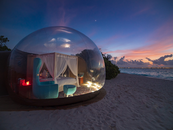 اتاق حبابی لاکچری در فینولهو ریزورت مالدیو که بشکل یک چادر حبابی است و مناسب اقامت برای ماه عسل است